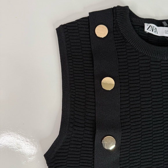 NEW ZARA M Black Sleeveless Crop Top Knit Vest Gold Button Accents Medium NWT - Picture 3 of 13